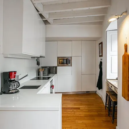 Design And Charming Tailor Made Duplex In Bica Appartamento