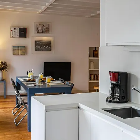 Design And Charming Tailor Made Duplex In Bica *