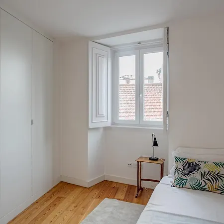 Design And Charming Tailor Made Duplex In Bica Appartamento *